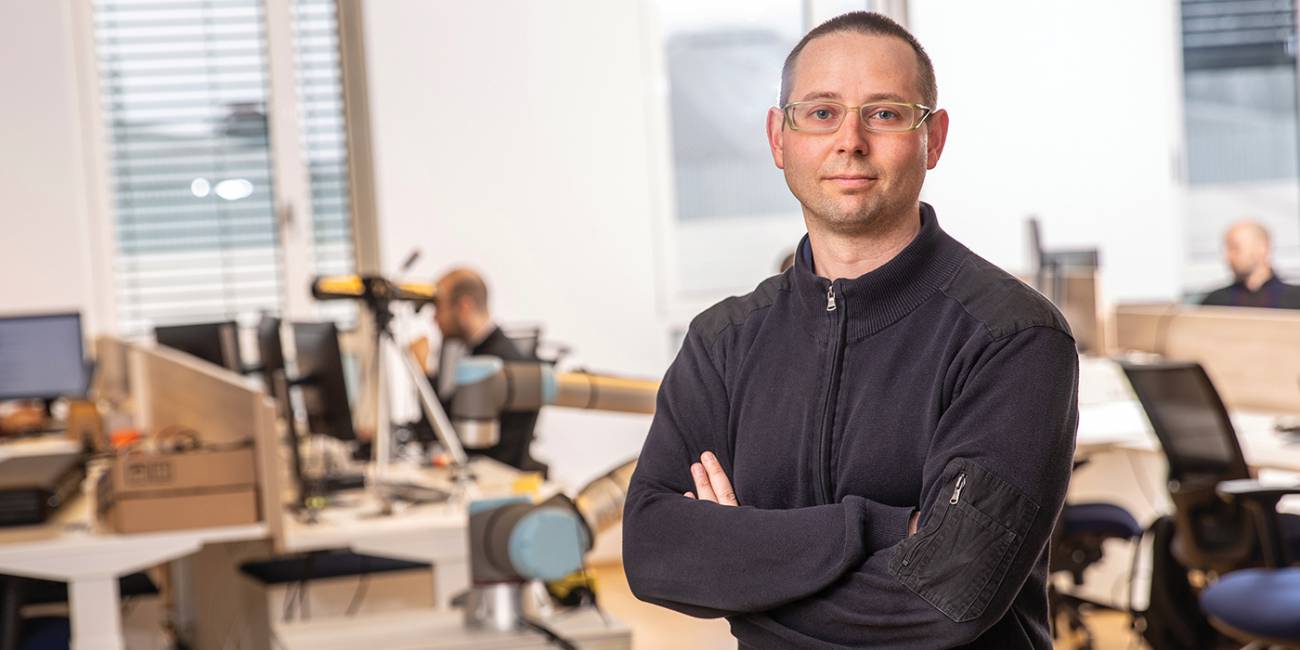 Jure, razvijalec avtonomnih industrijskih robotov
