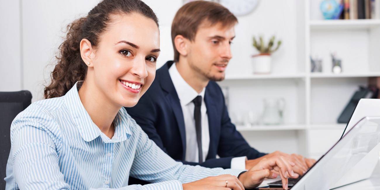 KOLEKTOR HOLDING išče KADROVIKA v oddelku Obračuna plač (m/ž)